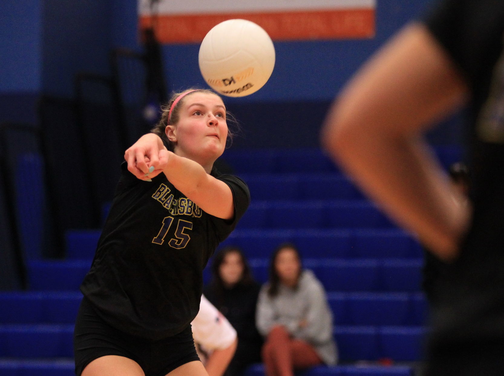 JLF_191119_vball_LoudounCo_BHS_rt06.jpg
